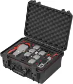 TOMcase Drohnenkoffer „Travel Edition” für DJI Air 3S Fly More Combo, Standard oder DJI RC 2 Controller, Akkus Laden im Koffer, wasserdicht Outdoor Case - deutsches Produkt (Schwarz/Rot-Schwarz)
