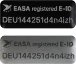 Flying-Drone Drohnen Plakette e-ID Kennzeichen Schild Alu | Design EASA registriert 20×8 e-ID / 20×11mm e-ID + Text | Lasergraviert feuerfest selbstklebend | für DJI Mini & alle Drohnen | <0,3g